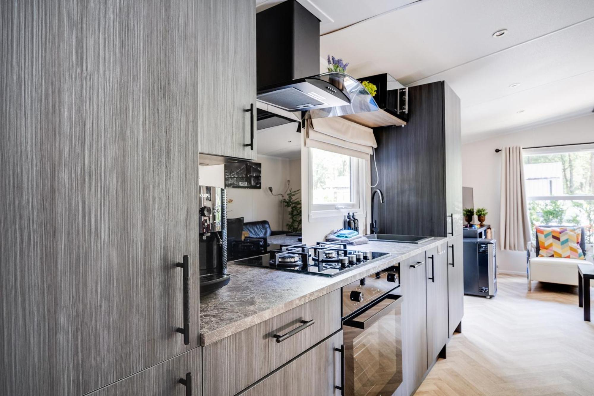 Veluwe Hoenderloo Luxury Chalet With Private Sauna And Hot Tub - Swimming Pool Tennis Court Supermarket Bowling Alley Theatre And Entertainment For Children Eksteriør billede
