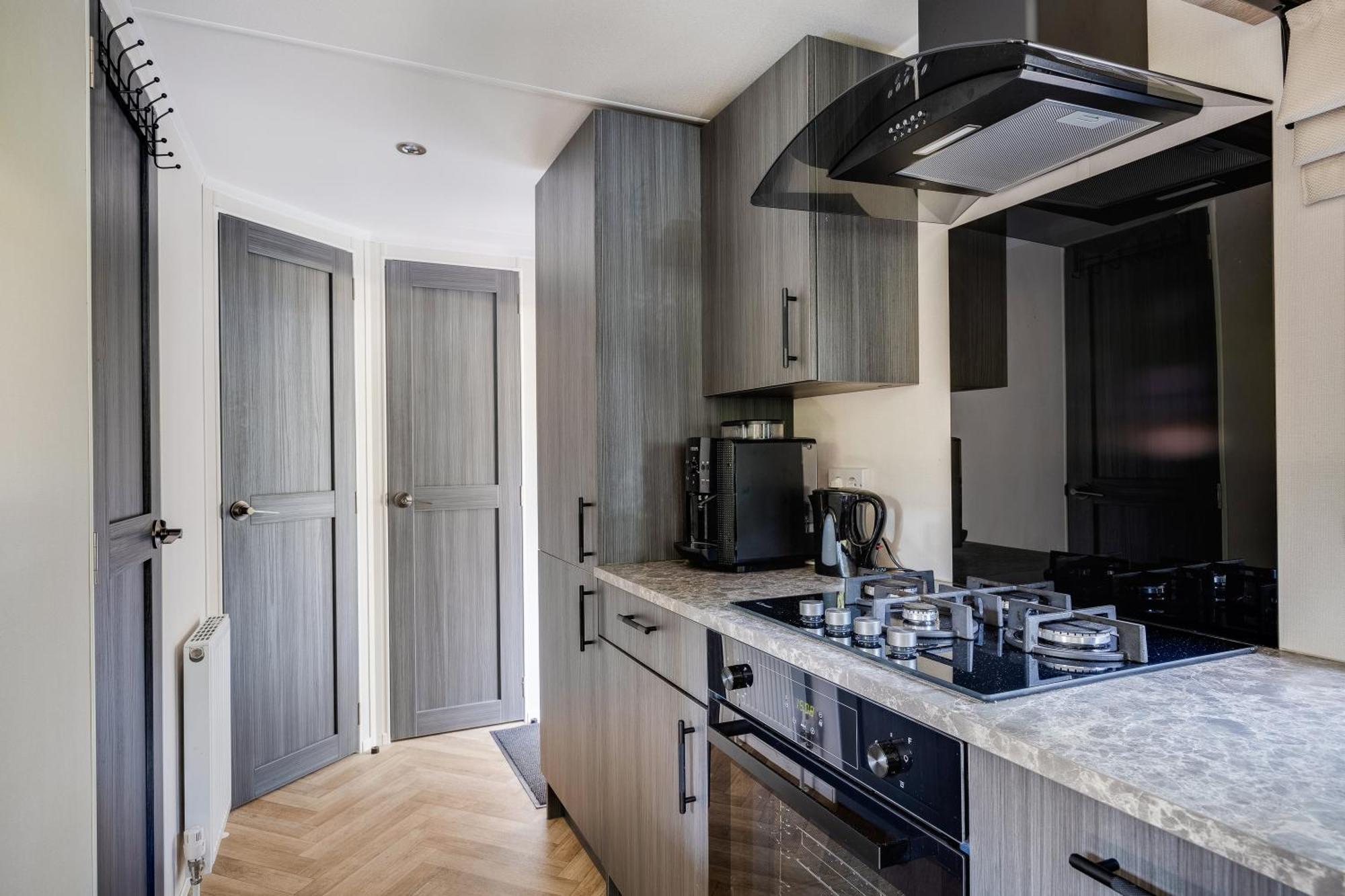 Veluwe Hoenderloo Luxury Chalet With Private Sauna And Hot Tub - Swimming Pool Tennis Court Supermarket Bowling Alley Theatre And Entertainment For Children Eksteriør billede